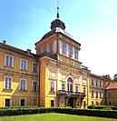 Hořovice, Hlavní západní průčelí se vstupním portálem